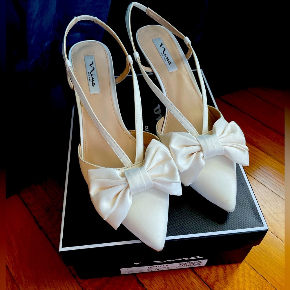 Fits sz. 10 - NINA Shoes Ivory Bridal Wedding Bow Slingback Kitten Heel Shoes